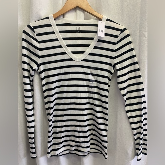 Gap Long Sleeve Striped V Neck - Picture 1 of 4